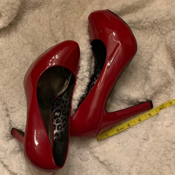 G by Guess Bold Red Platform Heels size 11 - Picture 10 of 10